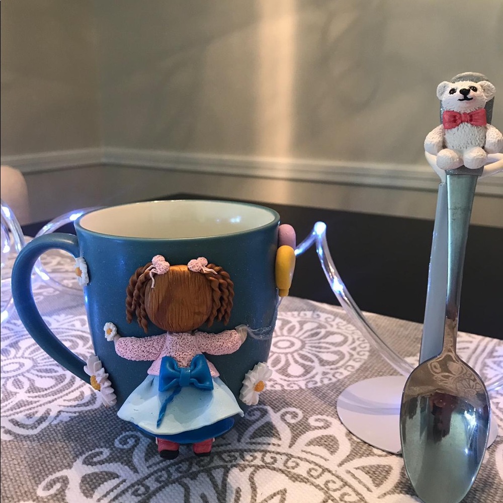 cute handmade cups!  a good gift 💝 includes spoon